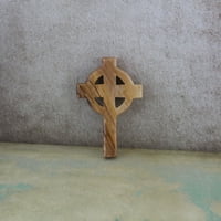 3,9 Keltski križ od maslinovog drveta koji visi na zidu, irski simbol vječnosti i beskrajne ljubavi, izrađen u Jeruzalemu, u Svetoj