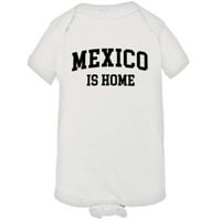 Imajte na umu da je beba Meksiko rođena kod kuće u jumpsuit-u iz