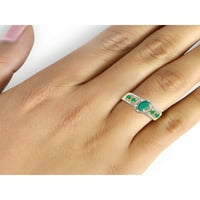 Smaragd u karatu i bijeli dijamant naglašavaju srebrni prsten od 14k zlata na vrhu srebrnog prstena