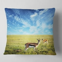 Designart Antelopes lutajući pod svijetlim nebom - Afrički jastuk za bacanje - 16x16